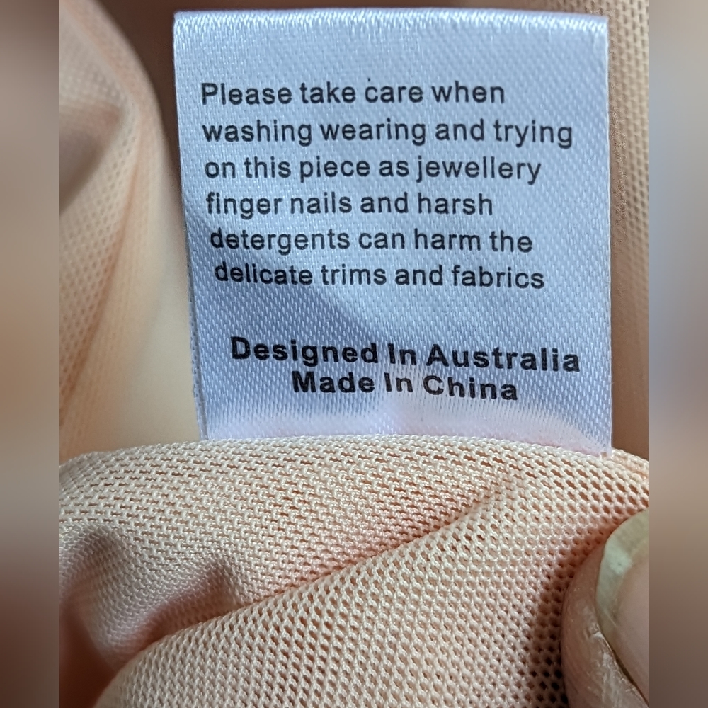 Elliatt Lace Crochet Dress Size M - Picture 8 of 9